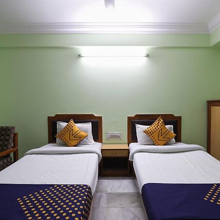 Spot On Hotel Hilltop วาโดดารา ภายนอก รูปภาพ