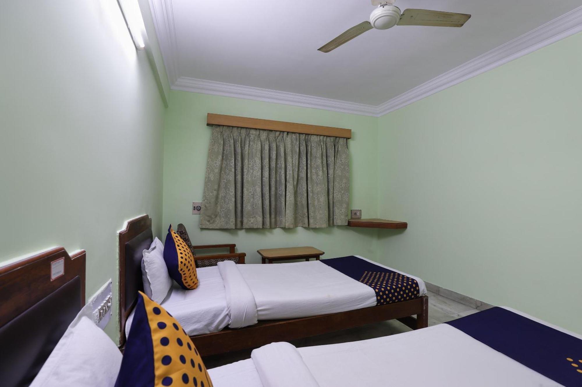 Spot On Hotel Hilltop วาโดดารา ภายนอก รูปภาพ