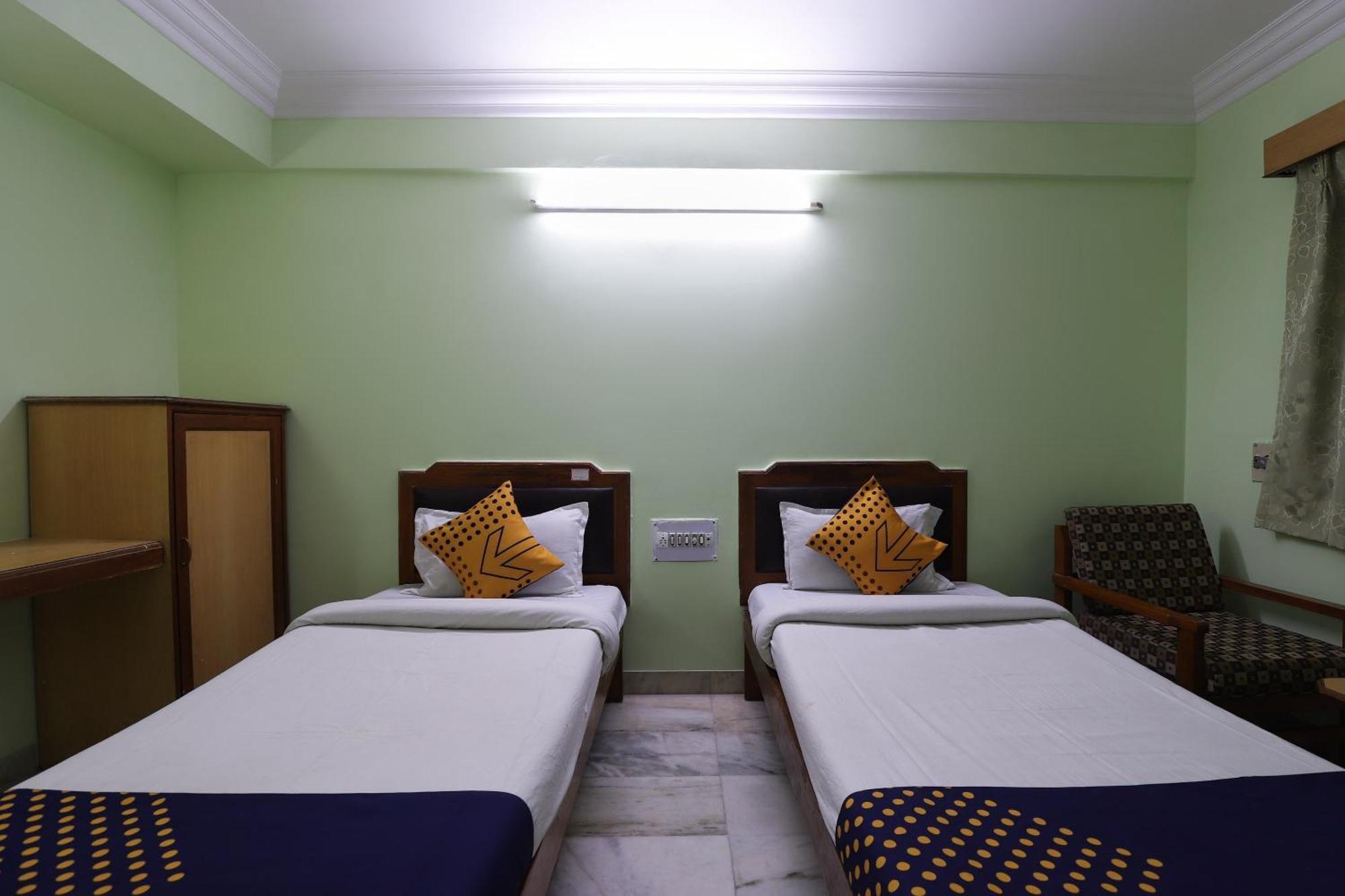 Spot On Hotel Hilltop วาโดดารา ภายนอก รูปภาพ