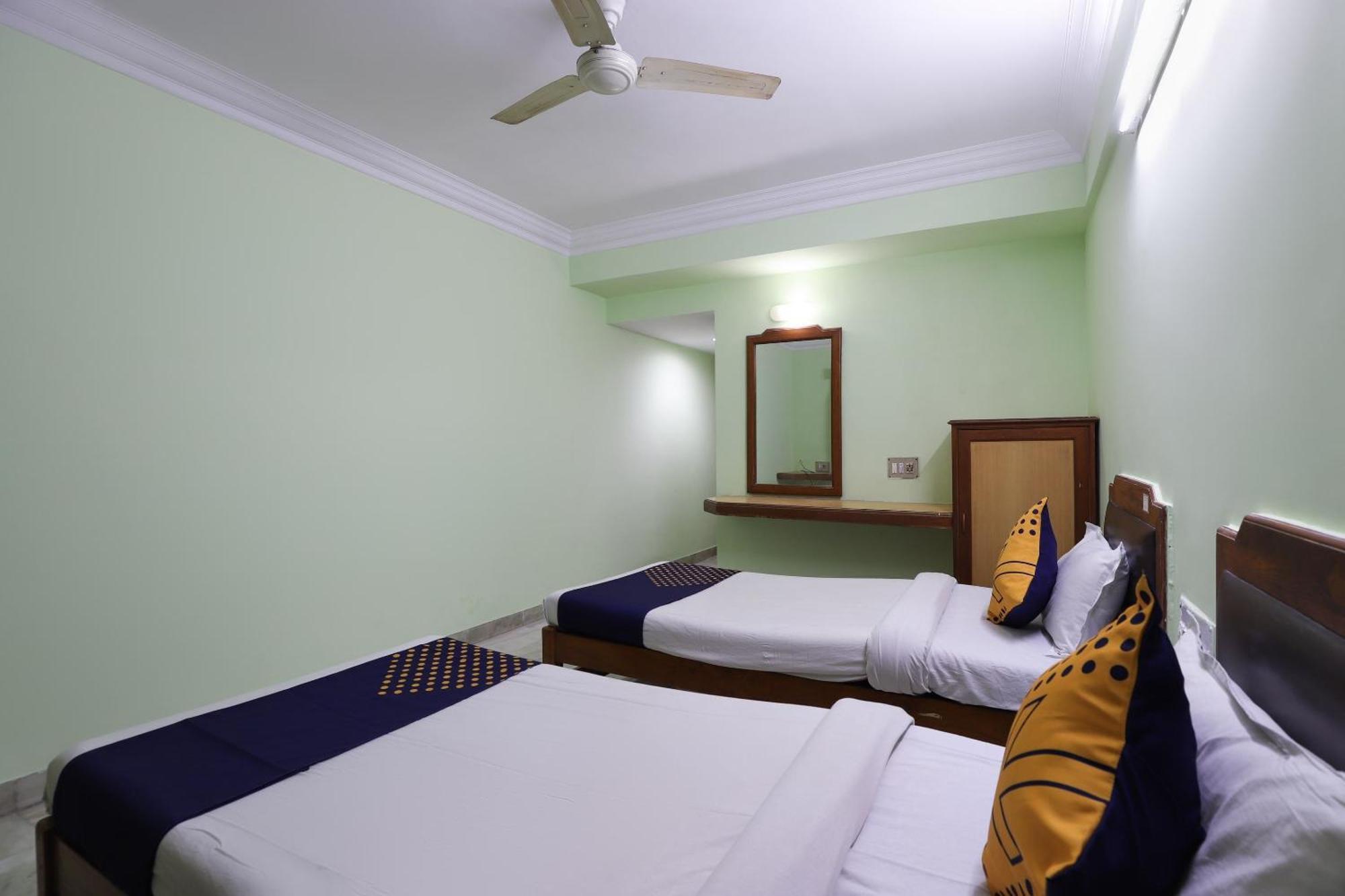 Spot On Hotel Hilltop วาโดดารา ภายนอก รูปภาพ
