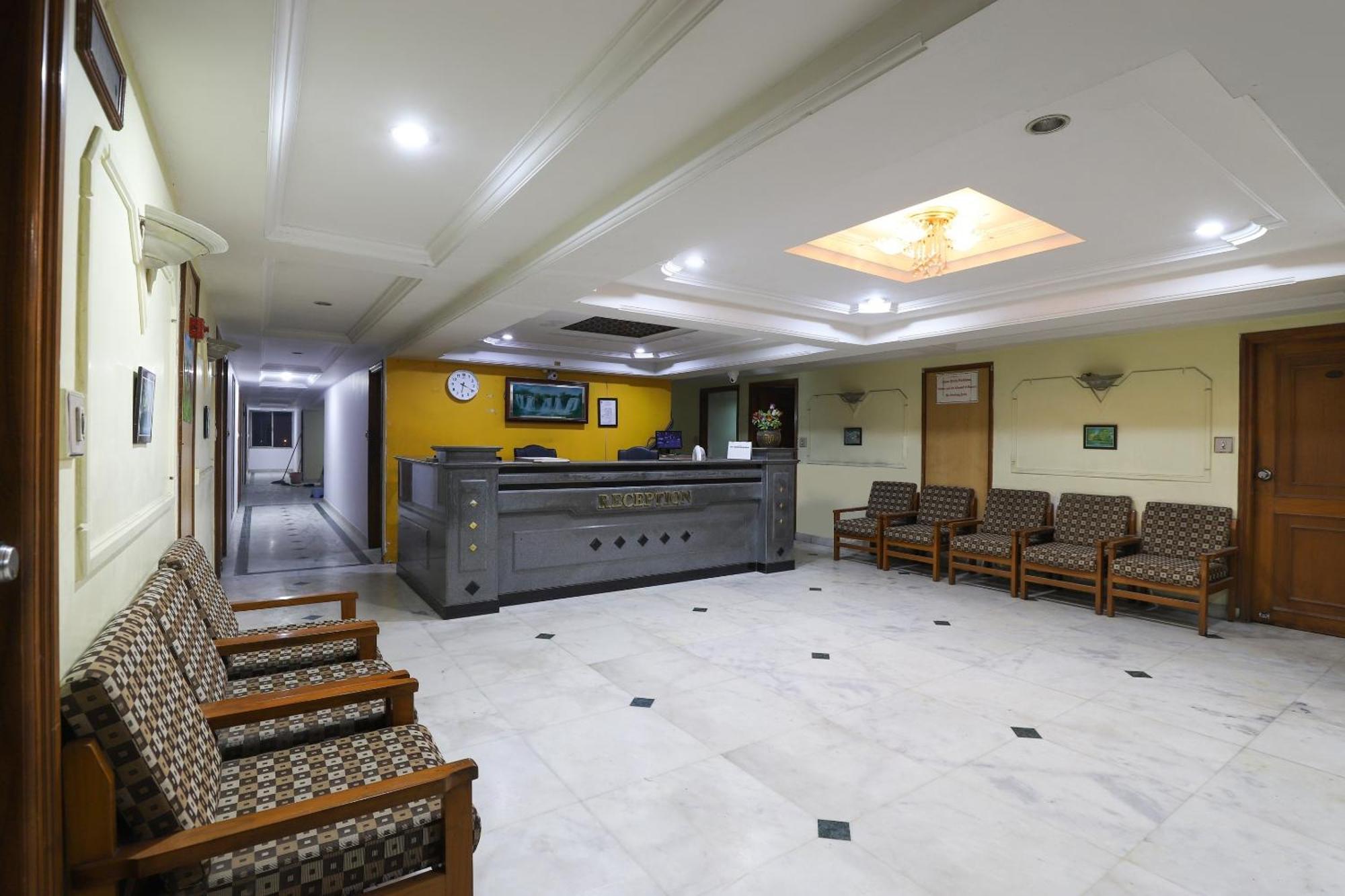 Spot On Hotel Hilltop วาโดดารา ภายนอก รูปภาพ