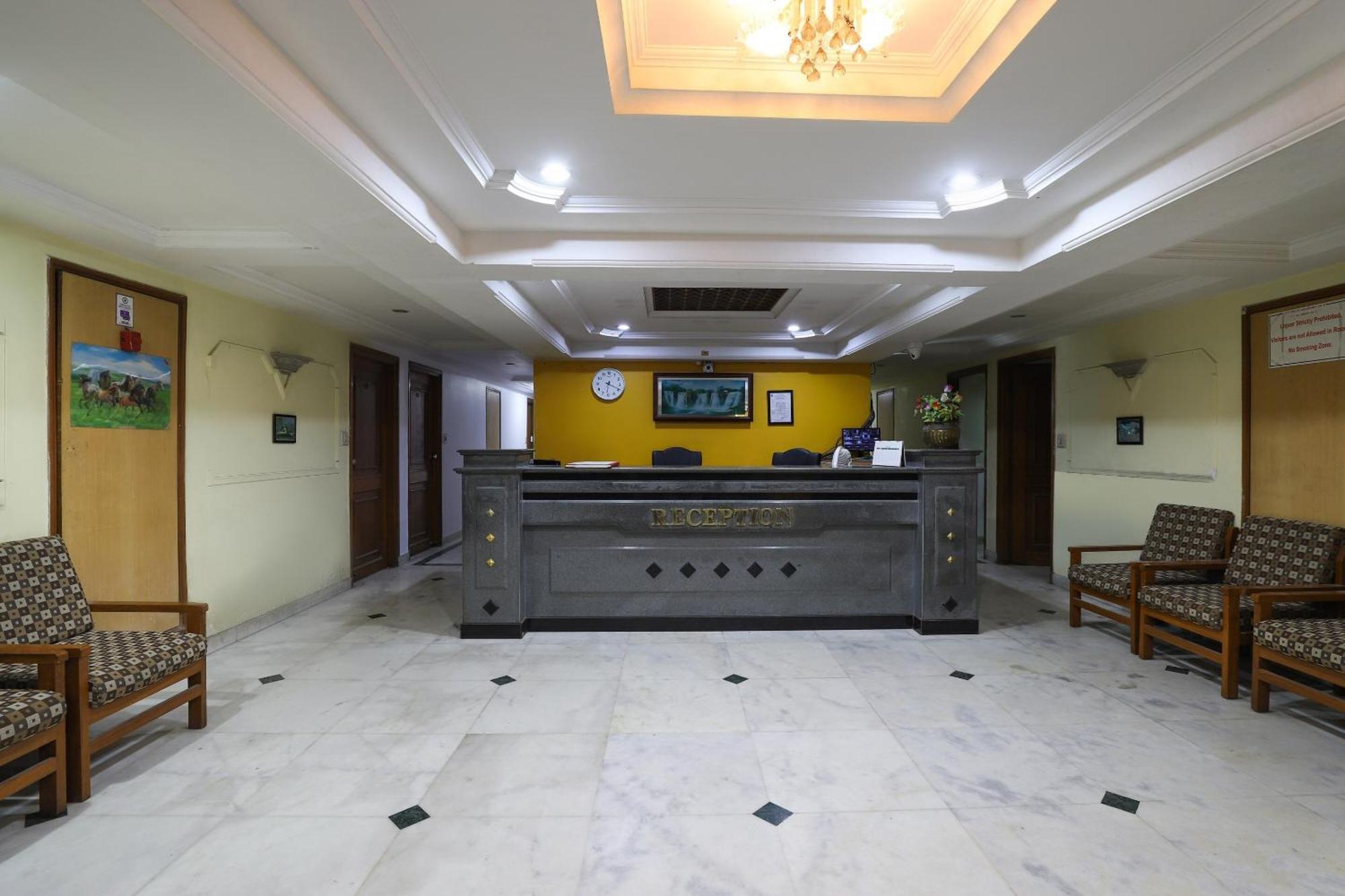 Spot On Hotel Hilltop วาโดดารา ภายนอก รูปภาพ