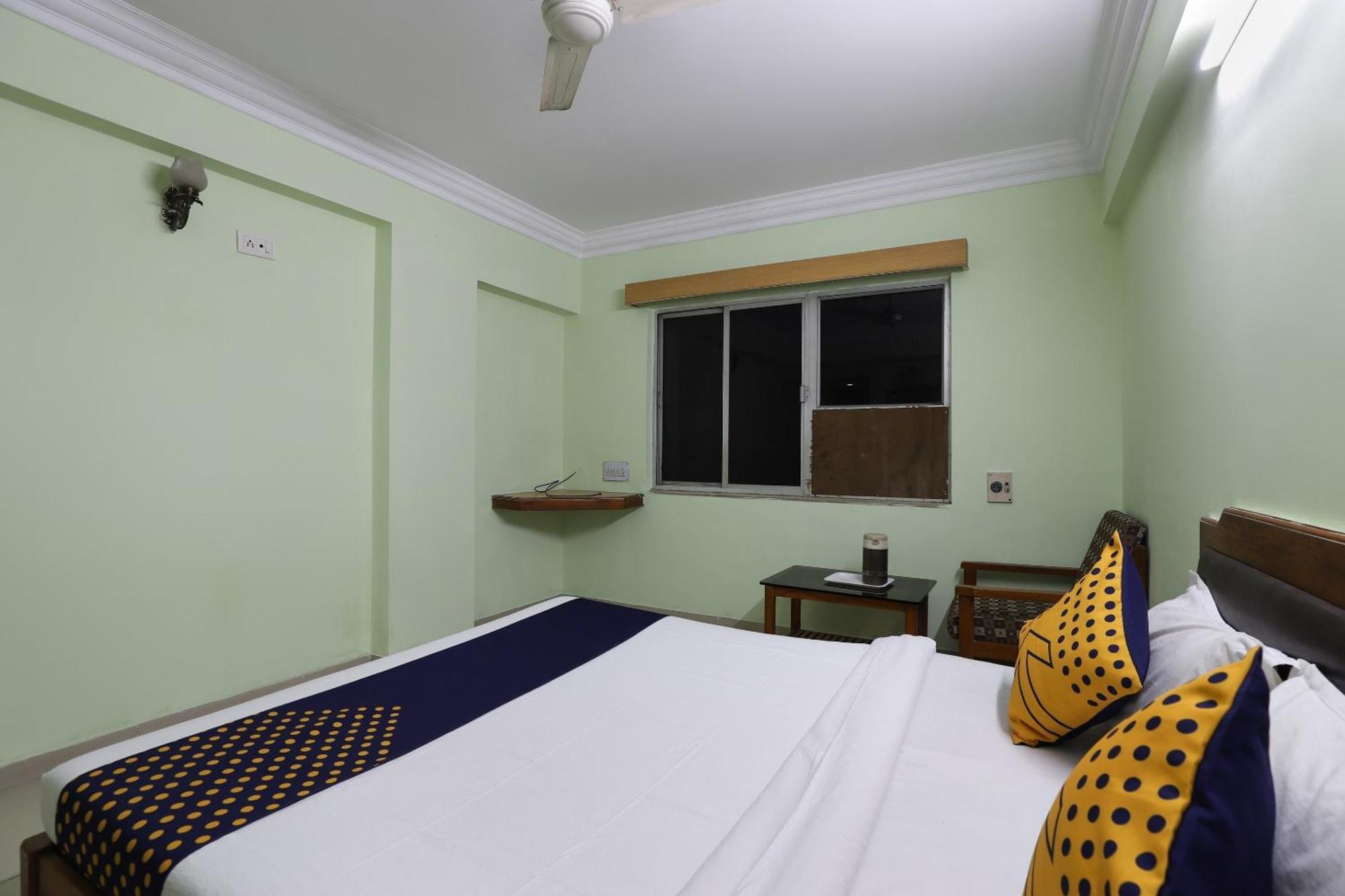 Spot On Hotel Hilltop วาโดดารา ภายนอก รูปภาพ